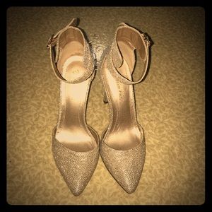 Gold glitter pumps